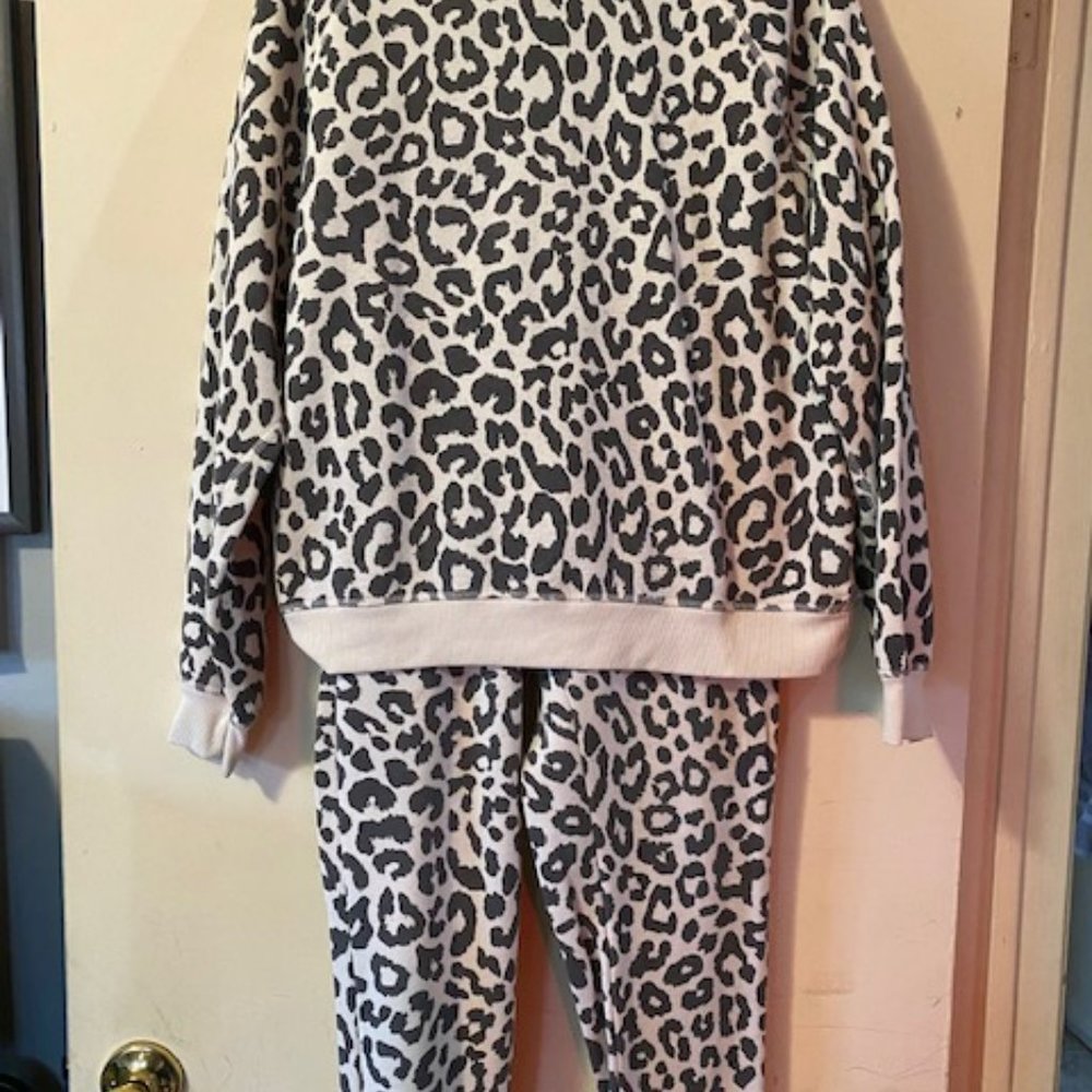 grayson threads size large sweat suit used leopard print